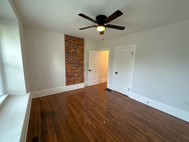 Building Photo - N 4th St 2067-2069 GW2