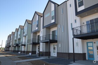 Building Photo - Beautiful Contemporary Row Home in Mid Tow...