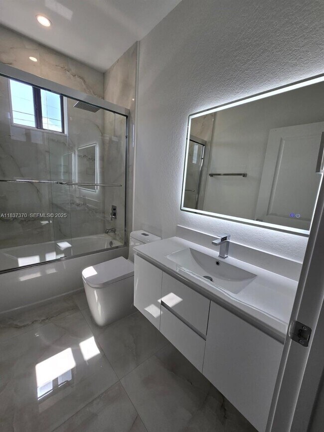 Building Photo - 1321 NW 6th Ave