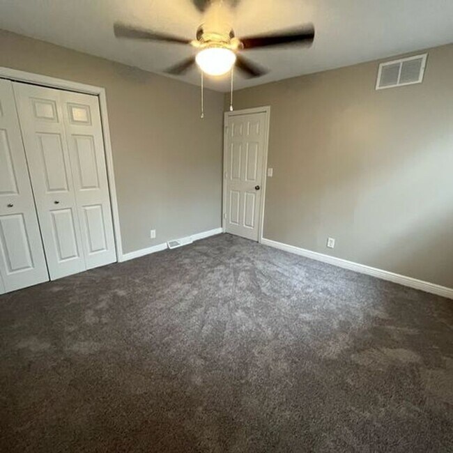Building Photo - Coming soon! 3 bedroom, 1 1/2 bath, 2 car ...