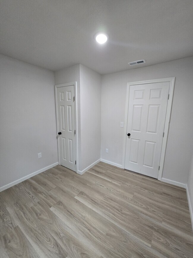 Building Photo - 1031 New York St