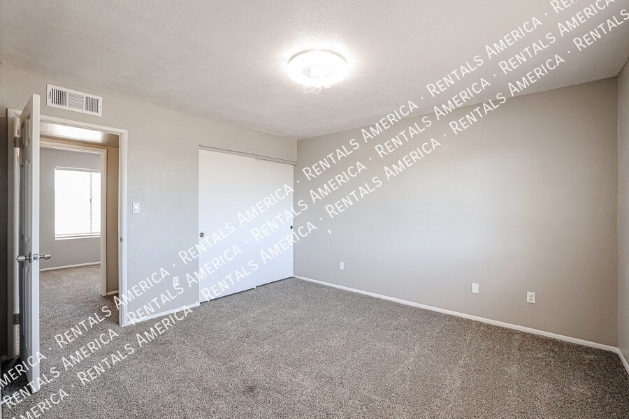 Building Photo - 1453 W Tonopah Dr