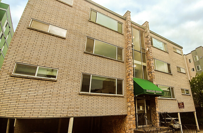 Primary Photo - Harvard House Apartments