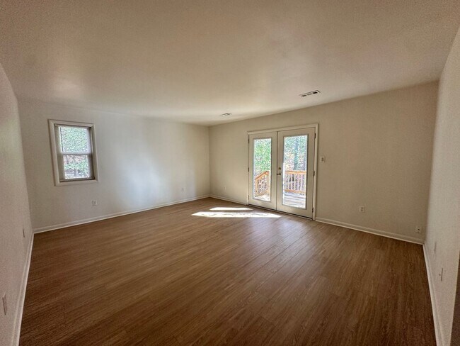 Building Photo - 139 Albemarle Dr