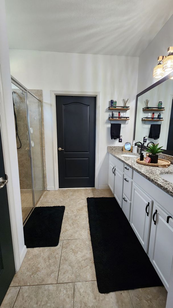 Building Photo - FOR RENT!!! SIMPLY STUNNING  3 BEDROOM 2 B...