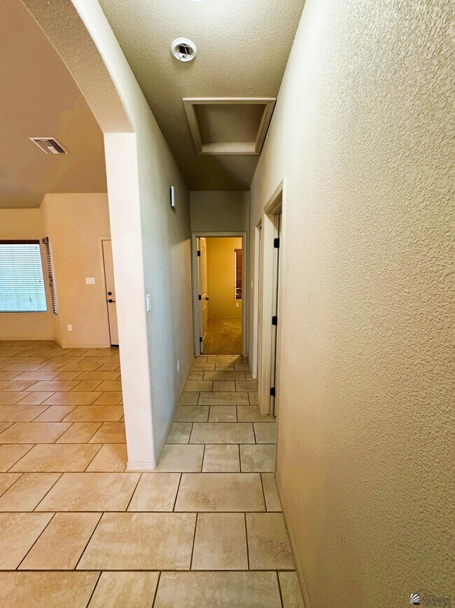 Building Photo - 10804 S Madero St