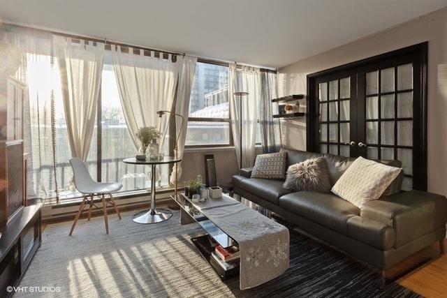 Building Photo - 2740 N Pine Grove Ave