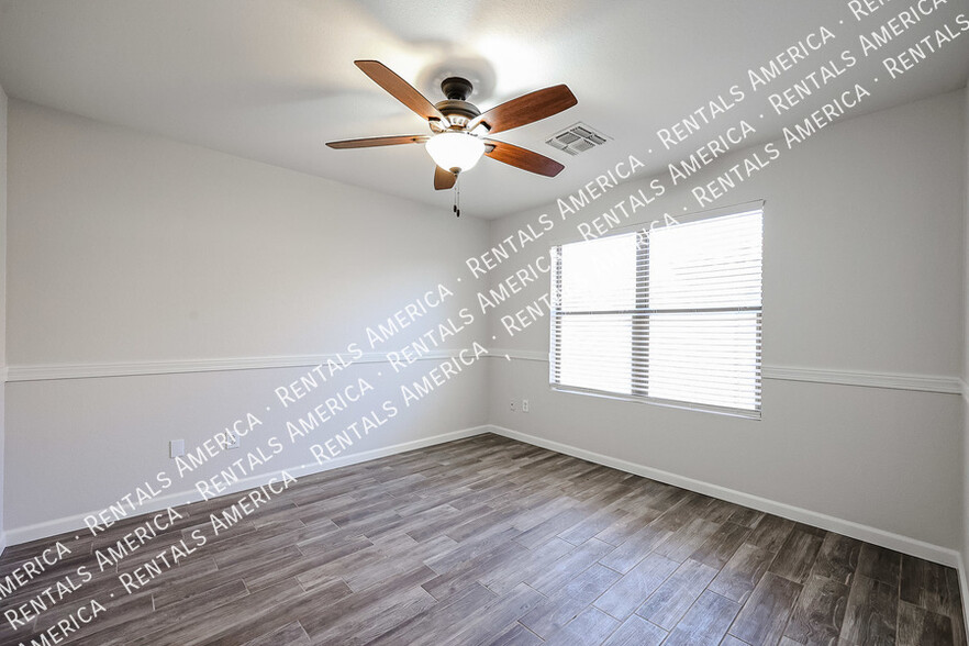 Building Photo - 2305 E Spruce Dr