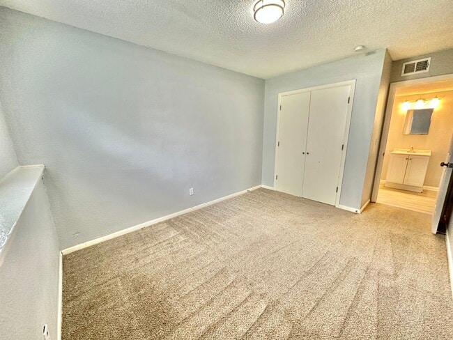 Building Photo - Maple Ridge Apartments