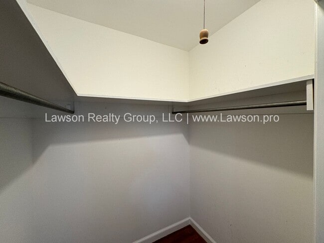 Building Photo - Spacious South Roanoke Home with Lawn Care Included