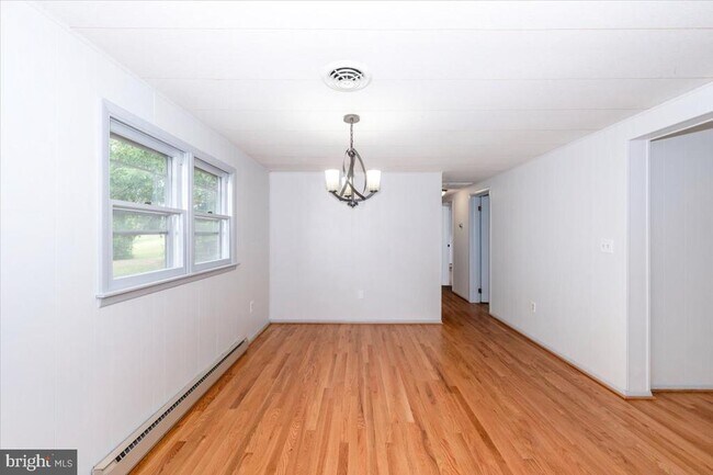 Building Photo - 6 Schaller Ln