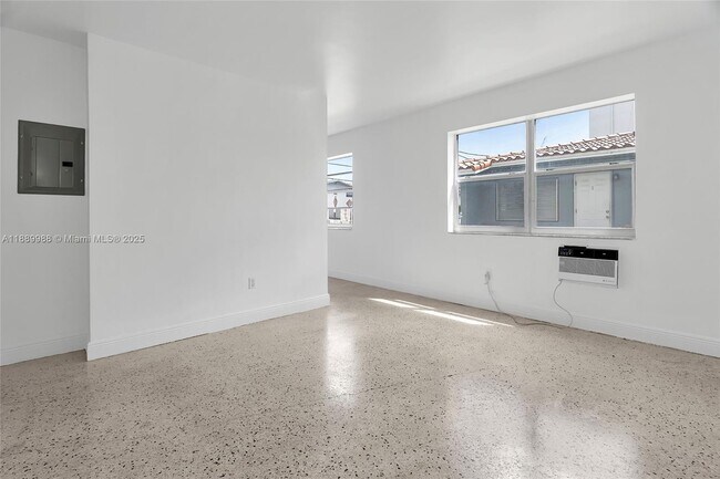 Building Photo - 644 SW 10th St