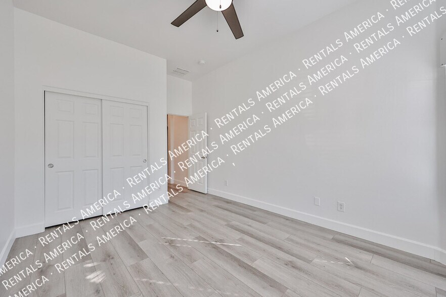 Building Photo - 10320 W Cashman Dr