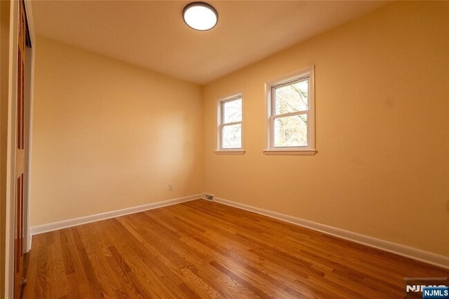 Building Photo - 10 Eastbrook Dr