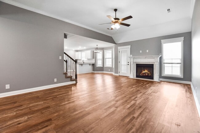 Building Photo - Pet Friendly Three Bedroom with Bonus!