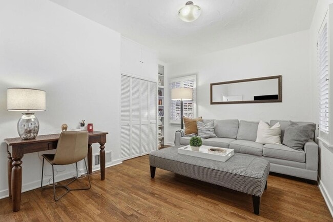 Building Photo - 566 E Crescent Dr