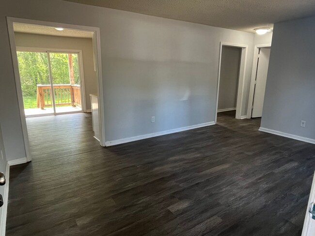 Building Photo - 1st Floor 2 Bed, 1 Bath Condo in Concord