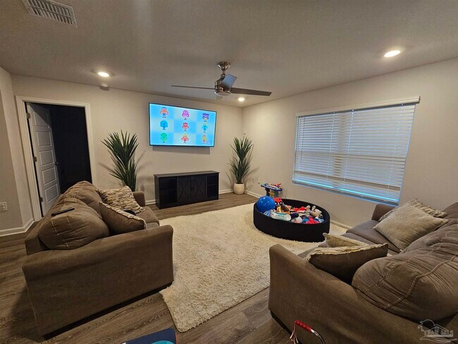 Building Photo - 6304 Burrow Ln