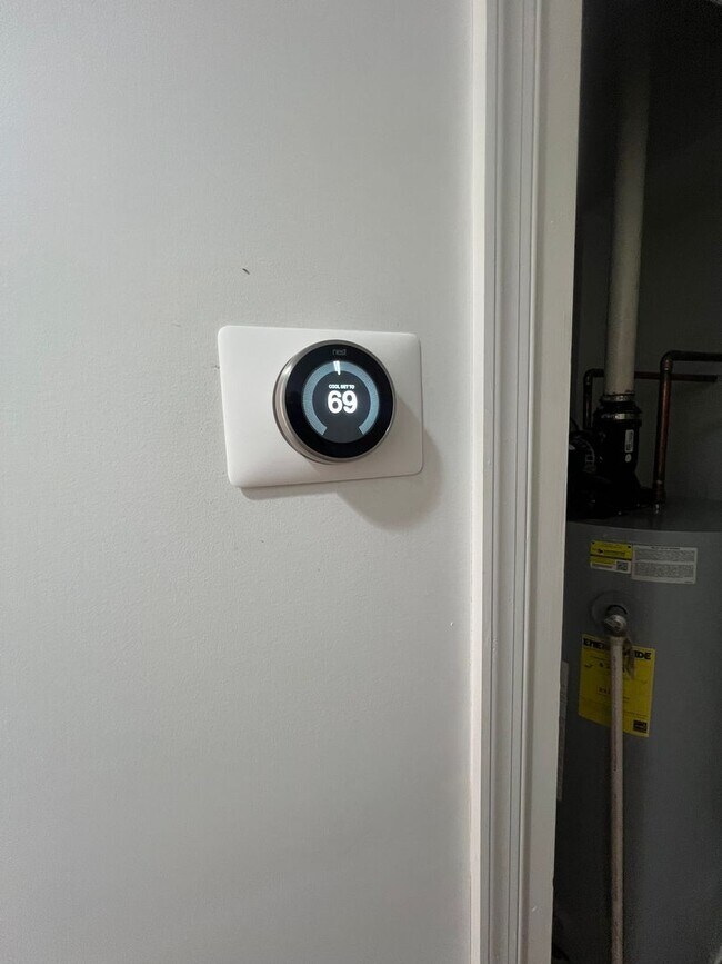 Building Photo - 601 N 39th St