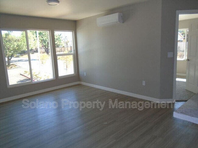 Building Photo - 2401 Broadway St