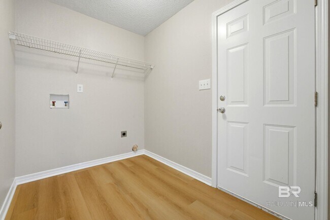 Building Photo - 11730 Madrone Ln
