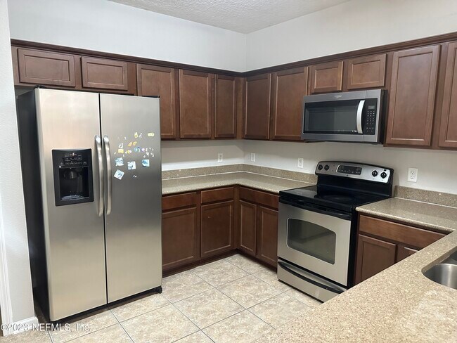 Building Photo - 4908 Key Lime Dr