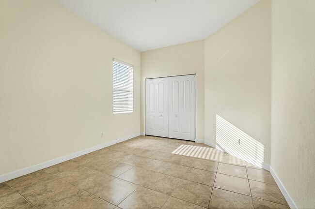 Building Photo - 1769 Berskshire