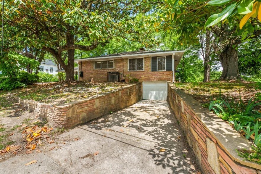 Building Photo - 1930 Hollywood Rd NW