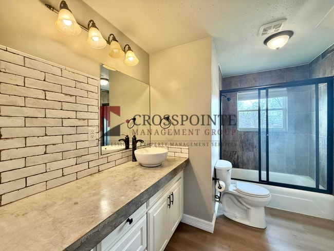 Building Photo - Beautiful 3 Bedroom 1.5 Bathroom House!