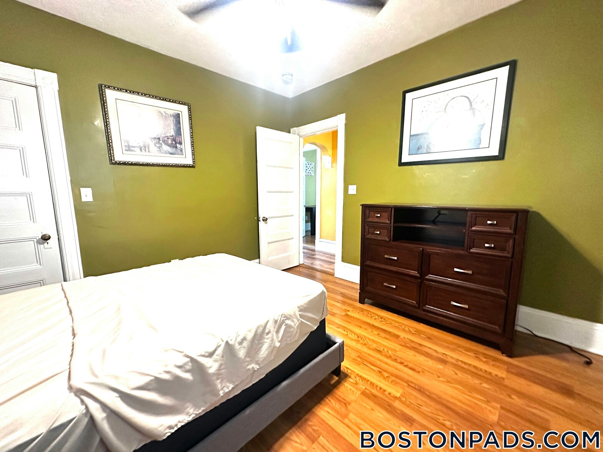 Building Photo - 32 Kingsdale St