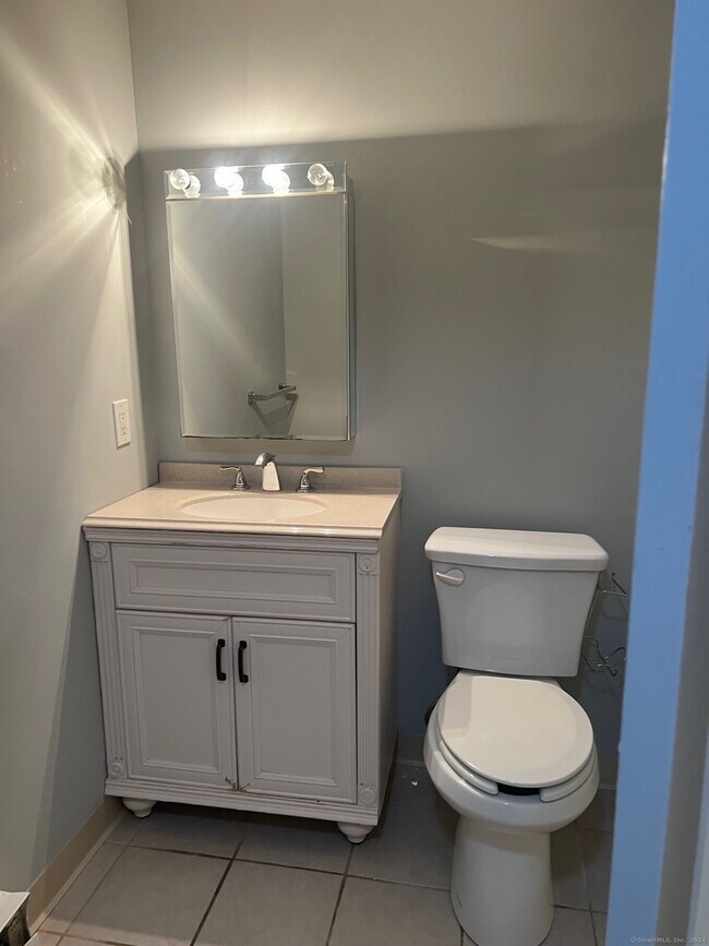 Building Photo - 42 N Main St