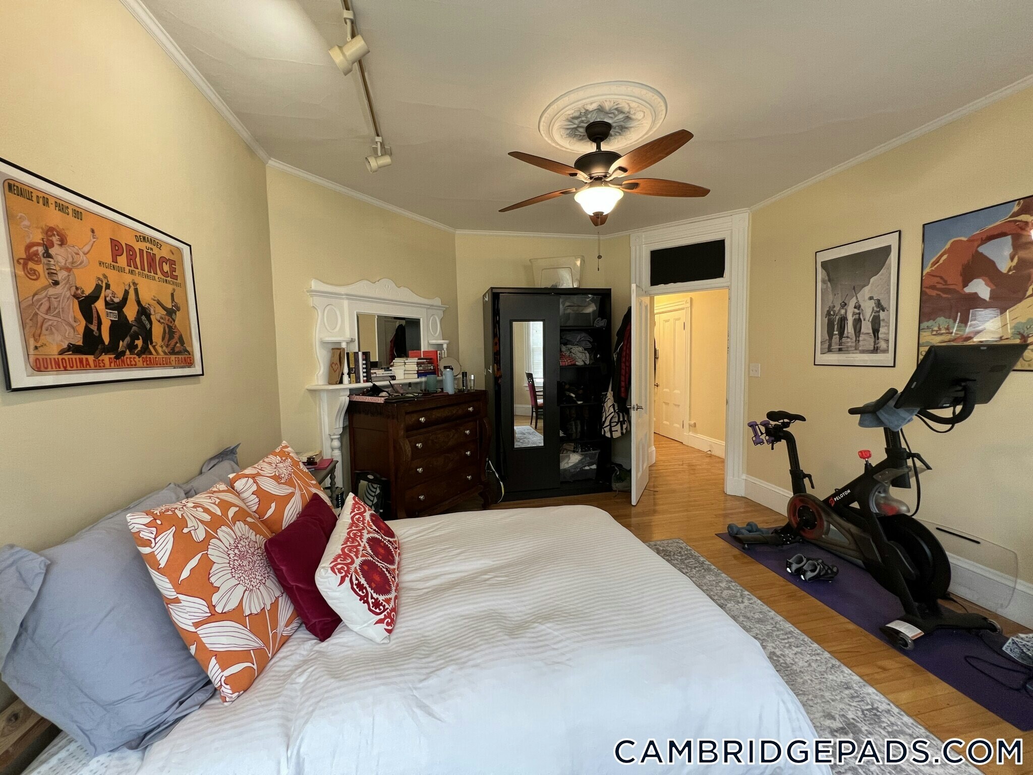 Building Photo - 176 Elm St