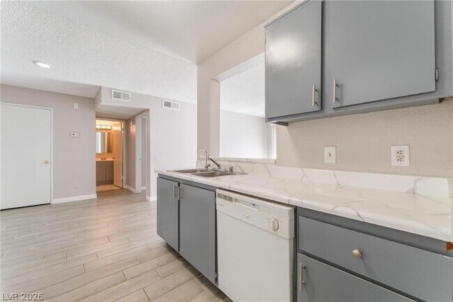 Building Photo - 221 Mission Catalina Ln