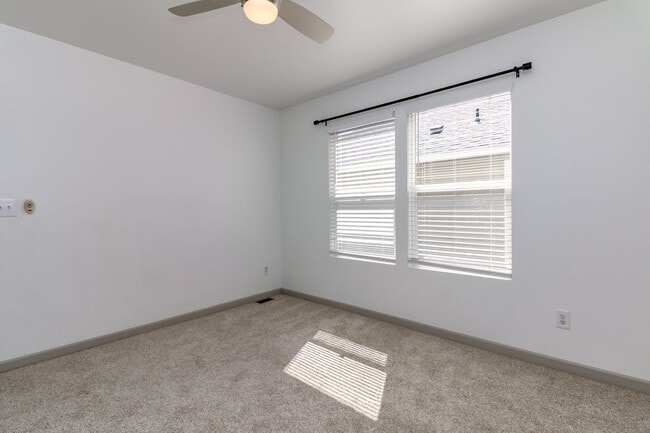 Building Photo - Beautiful upgraded 4 bedroom DuPont home with AC and sprinkler system
