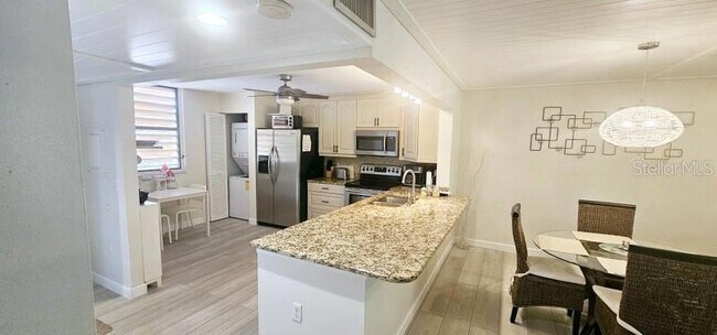 Building Photo - 132 Wild Palm Dr