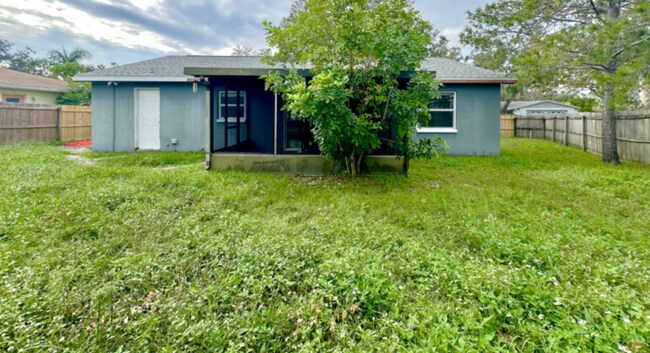 Building Photo - 6475 Cedarbrook Dr