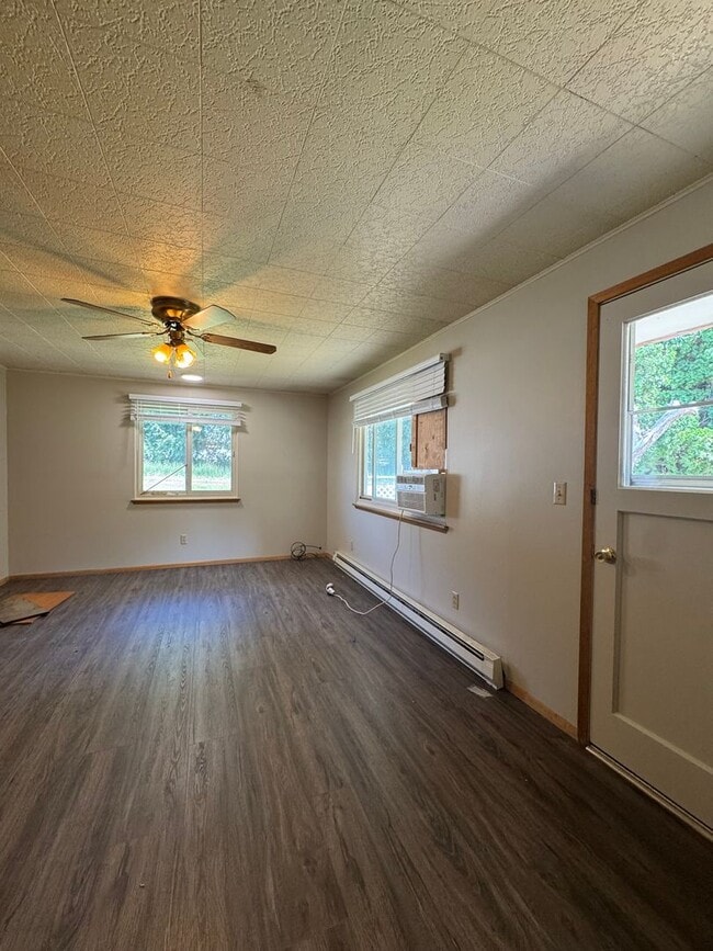 Building Photo - Updated 3-Bedroom Home with Large Fenced Yard