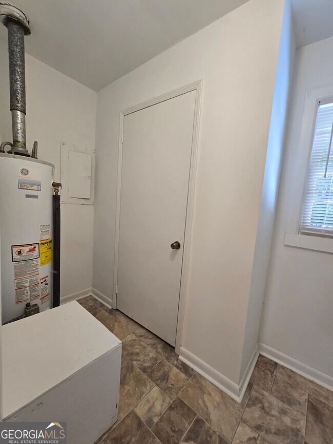 Building Photo - 4215 Terrace Dr