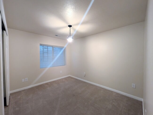 Building Photo - 3373 Canyon Meadow Dr