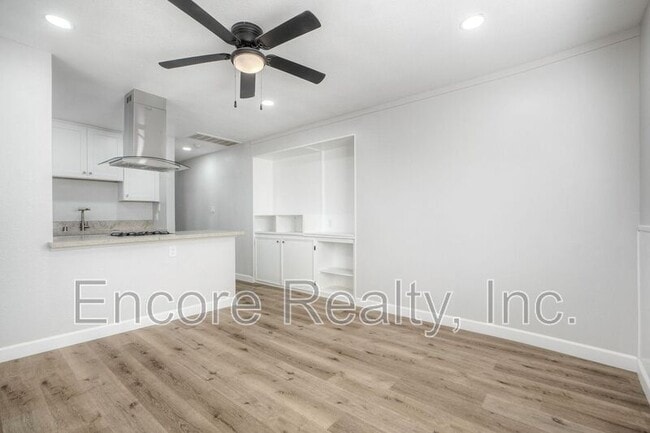 Building Photo - 303 3rd Ave