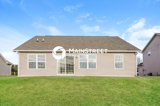 Building Photo - 3 Bedroom Pet-Friendly Home in GREENFIELD,...