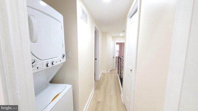 Building Photo - 1819 N Judson St