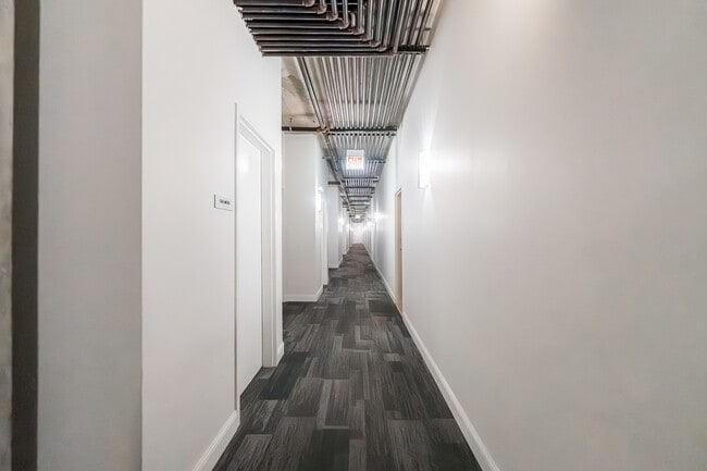 Building Photo - 1000 W Adams St