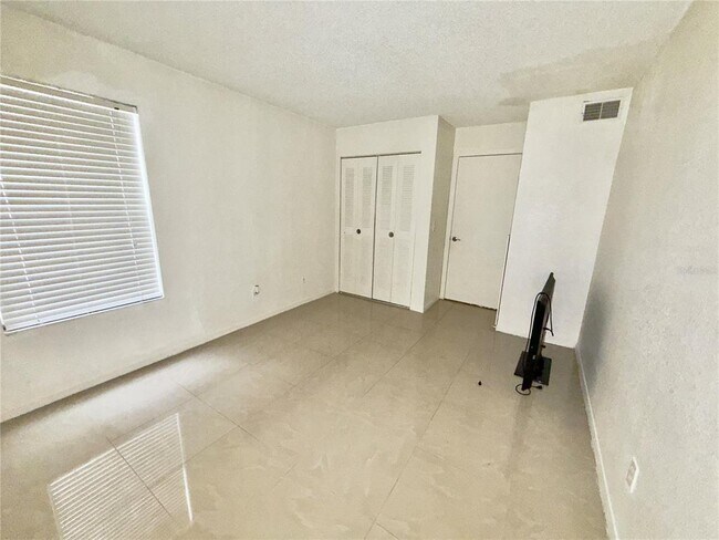 Building Photo - 5152 Conroy Rd