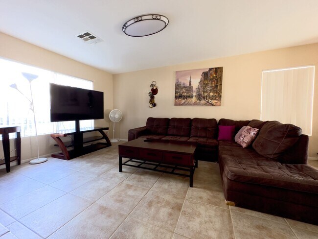 Building Photo - Beautifully Maintained Home Near Schools &...