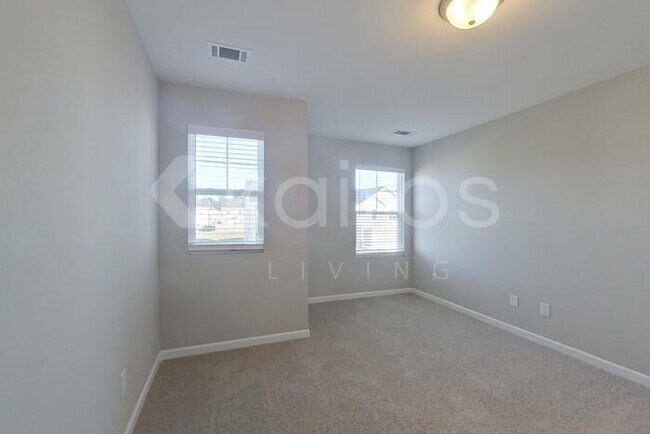 Building Photo - 888 Silent Barge Cv