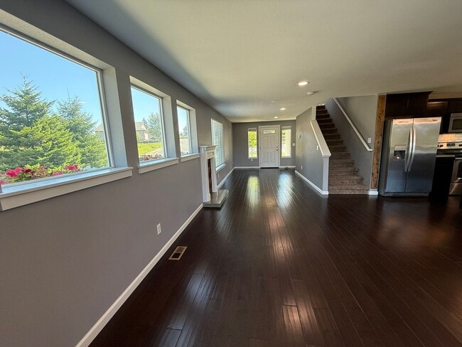 Building Photo - 3 Bedroom House For Rent In Cascade Locks