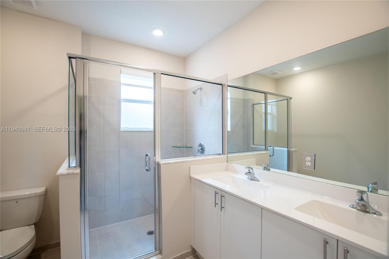 Building Photo - 1041 SE 27th Ter