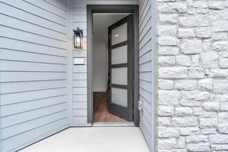 Building Photo - 1438B Forward Dr