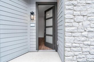Building Photo - 1406B Forward Dr